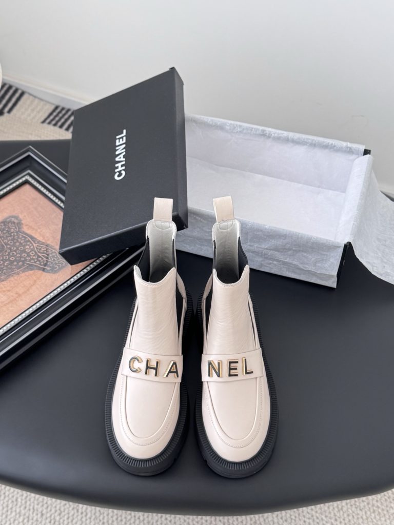 CHANEL シャネル チャネルブーツ フラットシューズ 本革 通勤｜休日に使いやすさを写真で整理