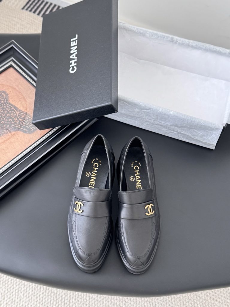 CHANEL シャネル ローファー レディース メンズ 兼用 通勤 通学 シンプル 黒｜買い物に使いやすいシューズを写真で確認