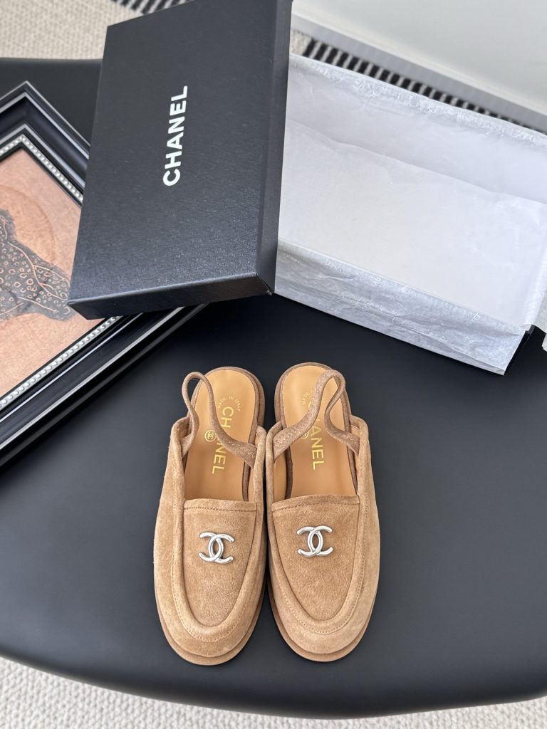 CHANEL シャネル ローファー 本革 フラットシューズ ベージュ｜休日に使いやすさを写真で整理