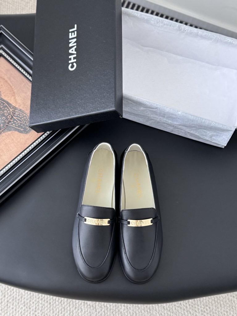 CHANEL シャネル ローファー レディース メンズ 兼用 通勤 通学 黒 高級感 36…｜通勤に使いやすいシューズを写真で確認