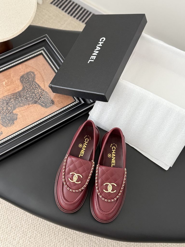 CHANEL シャネル ローファー 本革 フラットシューズ ブラック全1色｜通勤に使いやすいシューズを写真で確認