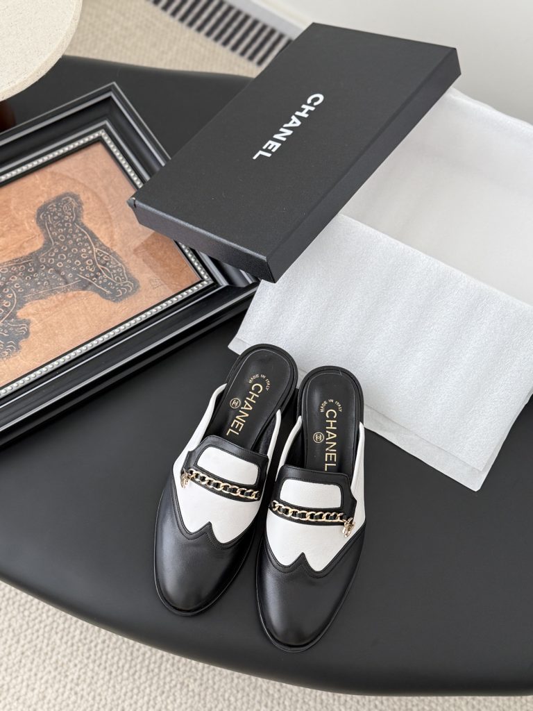 CHANEL シャネル ローファー レディース メンズ 兼用 高級感 シューズ｜雨の日に予算内で見たいポイント
