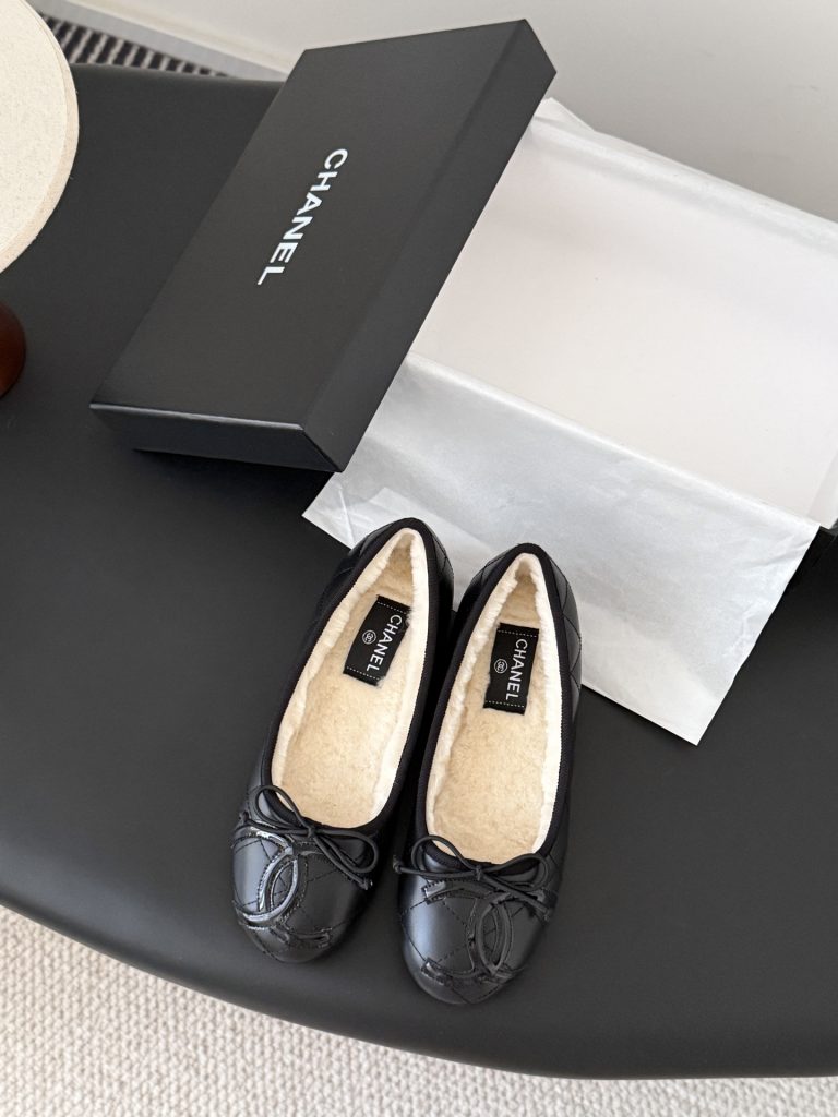 CHANEL シャネル フラットシューズ レディース メンズ 兼用 ライフスタイル小物|休日に予算内で見たいポイント