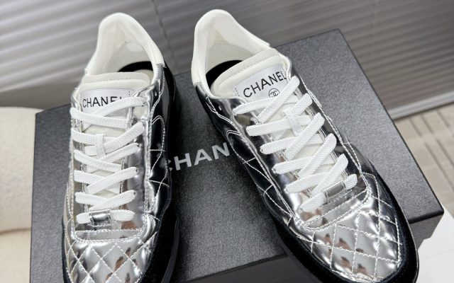 CHANELのスニーカーを予算内で探す前に見る黒のポイント