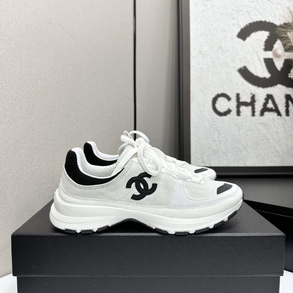 CHANEL シャネル フラットシューズ 本革 軽量 ブラック｜旅行に使いやすいシューズを写真で確認