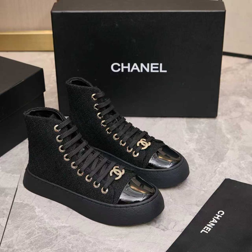 CHANEL シャネル ハイカットスニーカー レディース メンズ 兼用 軽量 大容量 黒 通…｜雨の日に使いやすいシューズを写真で確認