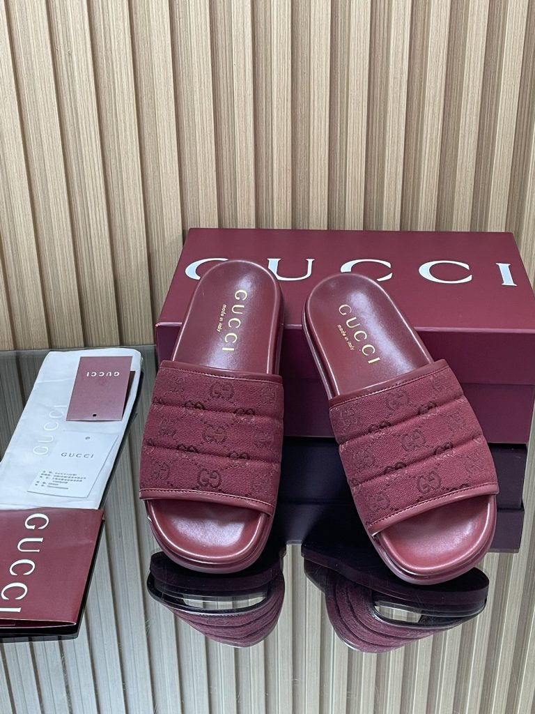 GUCCI グッチ フラットシューズ 本革 ブラック｜通勤の日に選ぶ前の確認ポイント