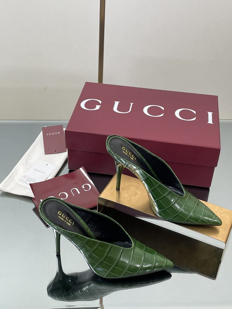 物価高でも選びやすい靴:Gucciを自然に取り入れる