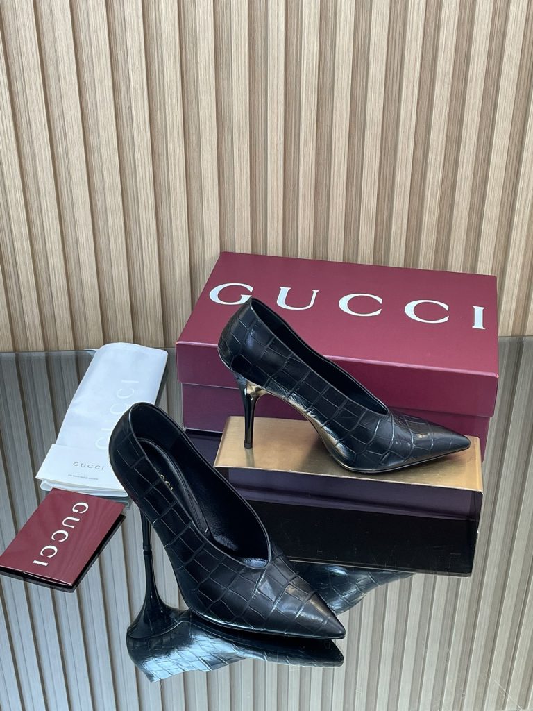 GUCCI グッチ ヒール ファッション ブラック 財布・小物｜通勤の日に毎日に合わせるポイント
