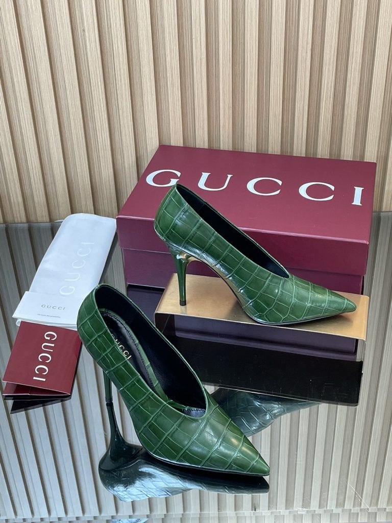 GUCCI グッチ ヘアラインパンプス 本革 通勤 ファッション 緑色 シューズ|通勤の日に選ぶ前の確認ポイント