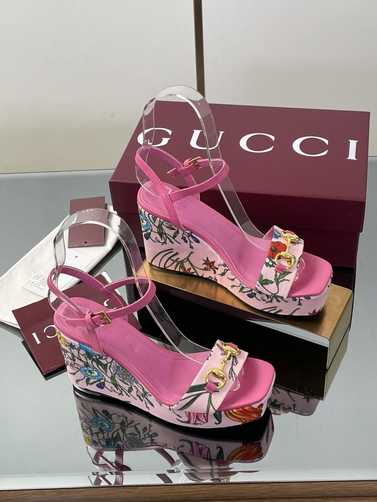 GUCCI グッチ フラットシューズ シルク ピンク｜通勤に使いやすいシューズを写真で確認