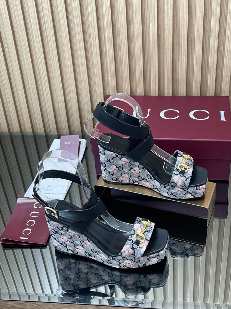 GUCCI グッチ フラットシューズ 花柄 レディース|休日に使いやすさを写真で整理