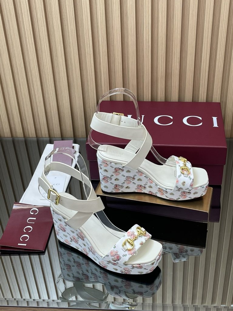 GUCCI グッチ フラットシューズ フラワー柄 シルク 通勤 全1色｜週末に失敗しにくい選び方