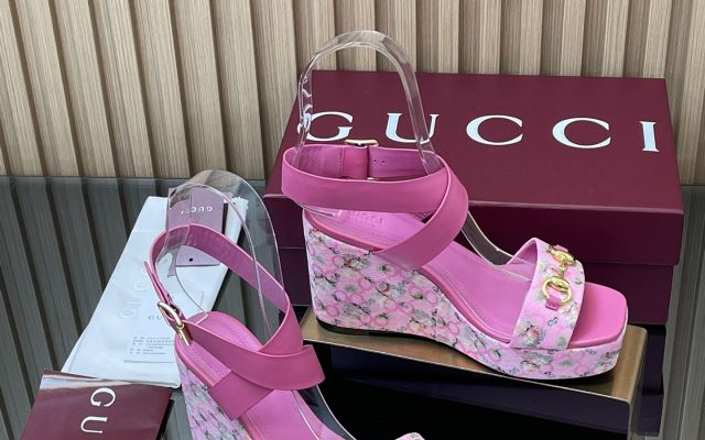 物価高でも選びやすい靴：Gucciを自然に取り入れる