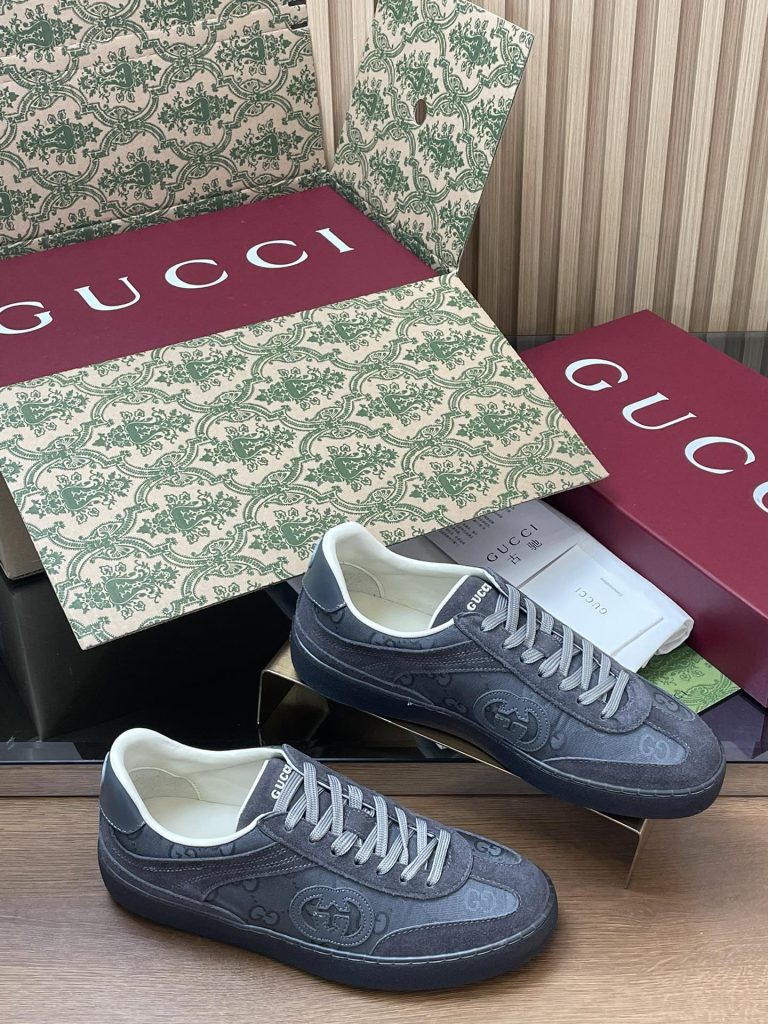 GUCCI グッチ ローファー 本革 通勤 フラットシューズ ブラック｜雨の日に使いやすいシューズを写真で確認