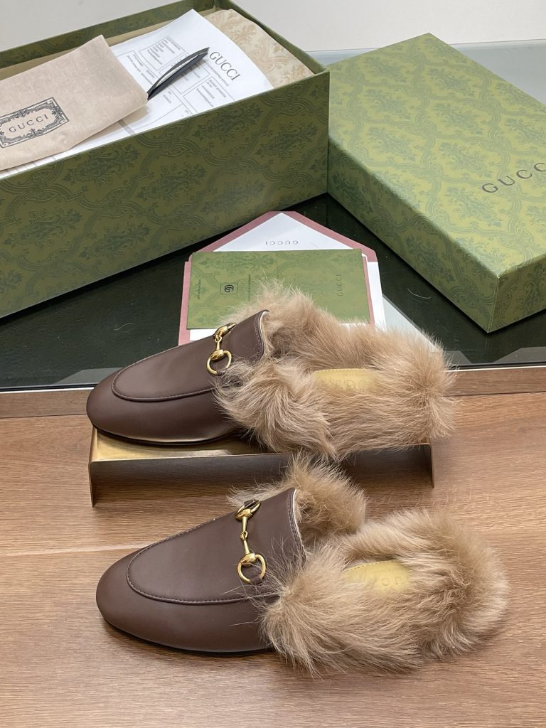GUCCI グッチ フラットシューズ 本革 毛付き ブラック - 画像 2