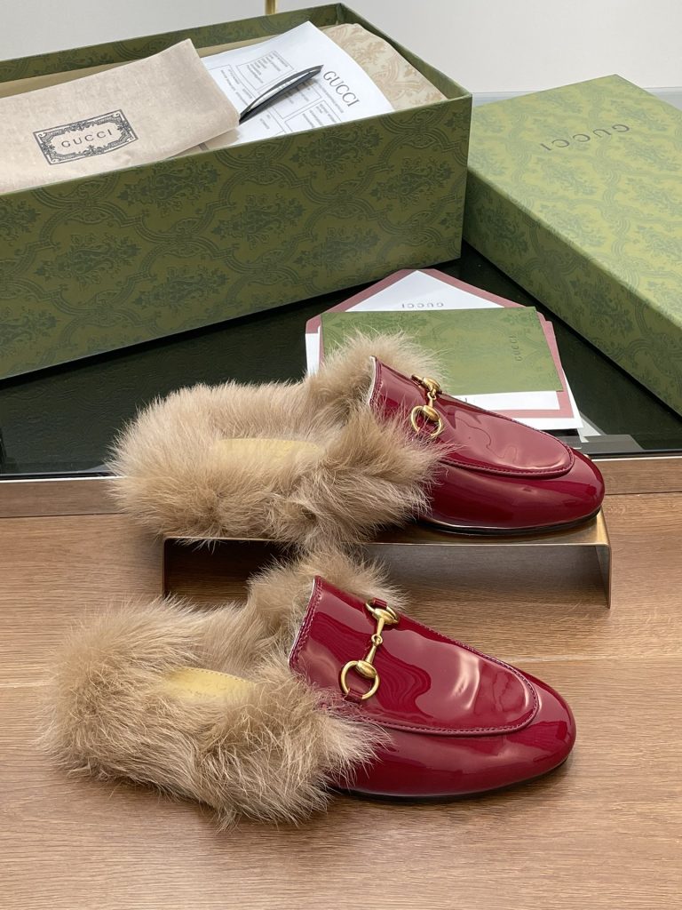 GUCCI グッチ フラットシューズ 本革 軽量 ファー レッド｜買い物の日に写真で選び方を確認