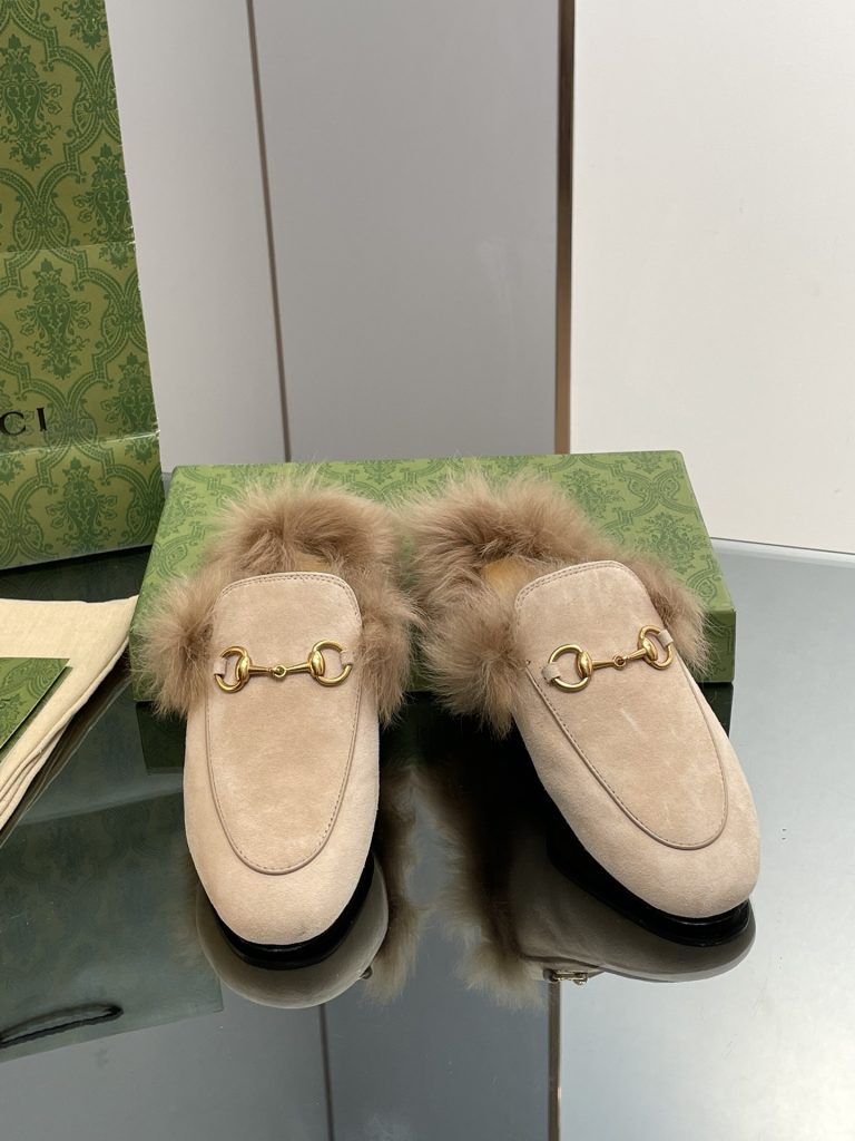 Gucciの靴を予算内で探す前に見るブラックのポイント