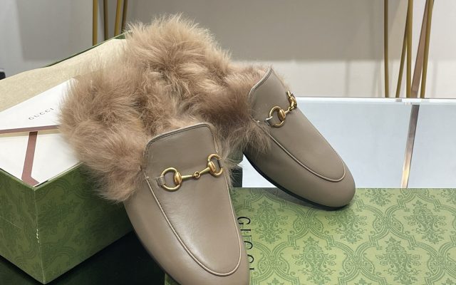 物価高でも選びやすい靴：Gucciを自然に取り入れる