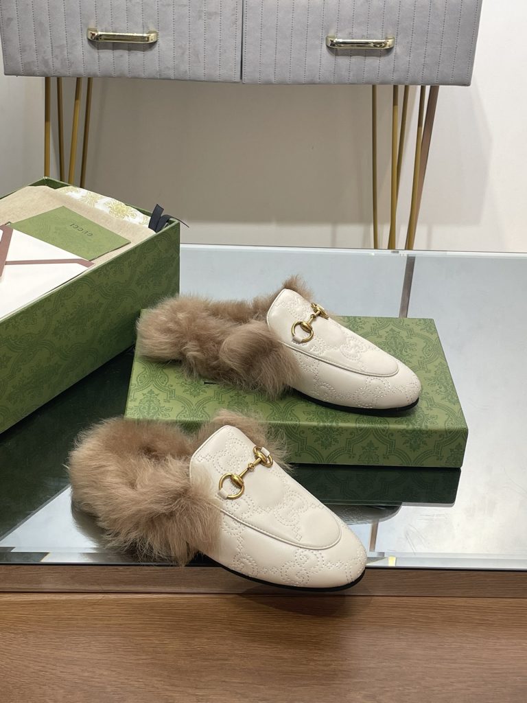 食事会目線で見るGucciの靴の印象