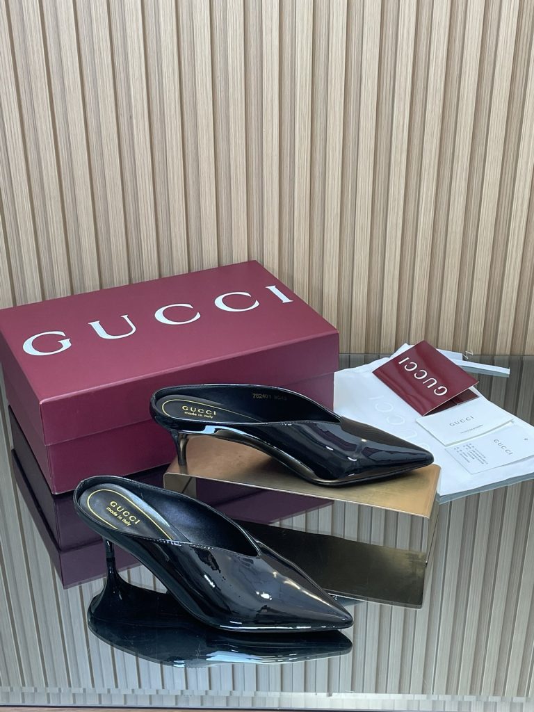 GUCCI グッチ ミュール フラットシューズ 本革 ブラック｜買い物に使いやすいシューズを写真で確認