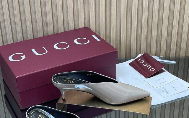 物価高でも選びやすい靴：Gucciを自然に取り入れる