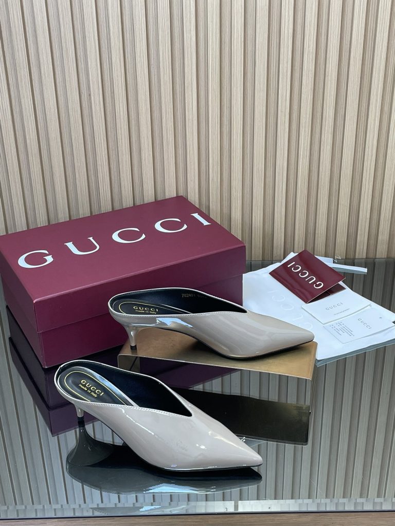 GUCCI グッチ ミュール ハイヒール フラットシューズ ベージュ|通勤の日に選ぶ前の確認ポイント