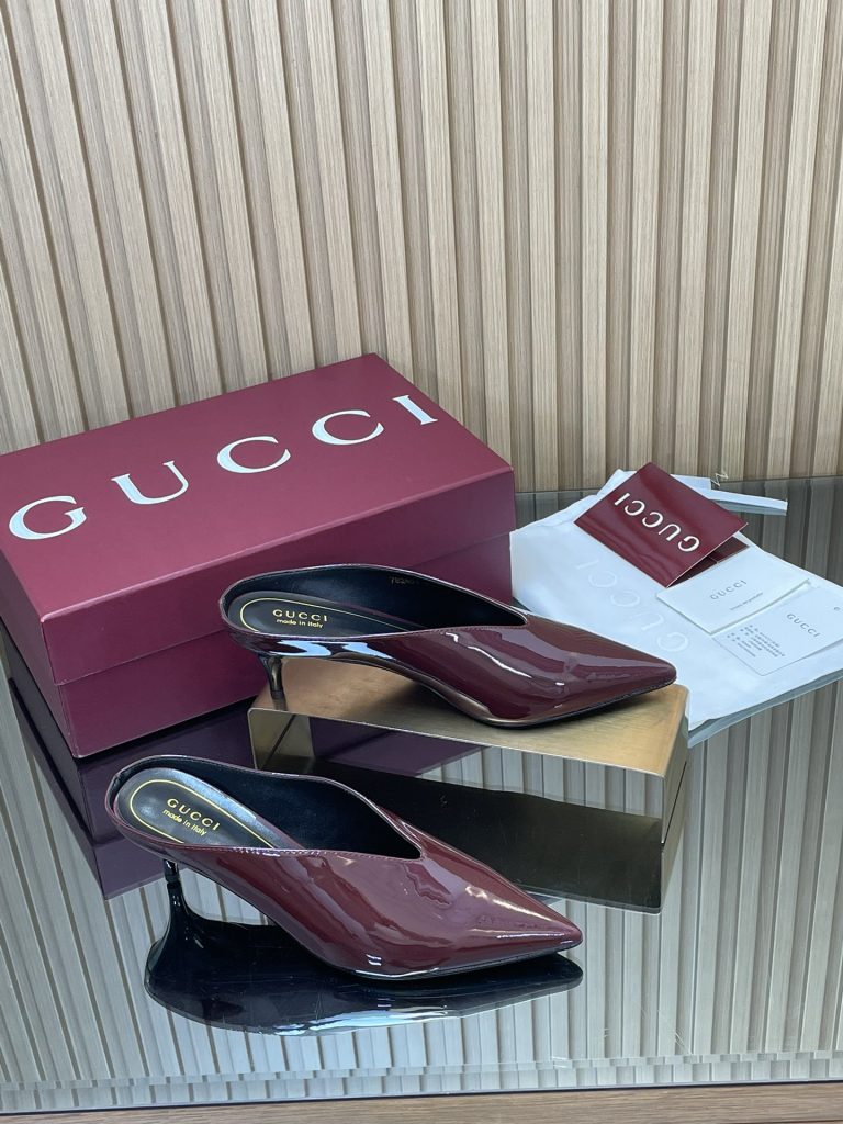 GUCCI グッチ フラットシューズ 本革 通勤 ブラック|通勤に使いやすいシューズを写真で確認