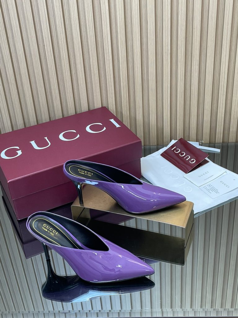 食事会で使いやすいGucciの靴を写真で確認