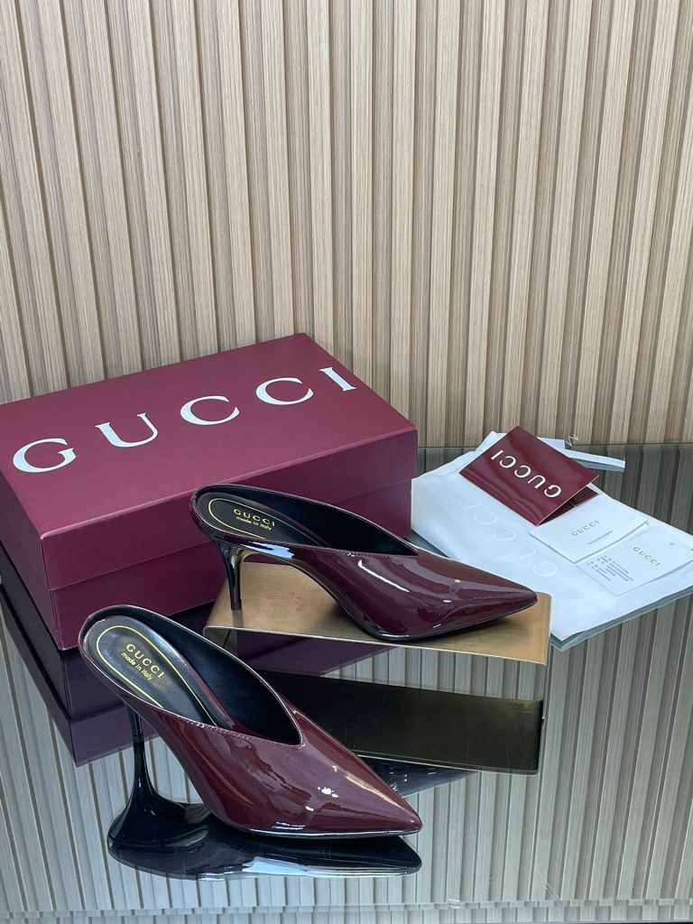 GUCCI グッチ フラットシューズ 本革 軽量 ブラック｜通勤に使いやすいシューズを写真で確認