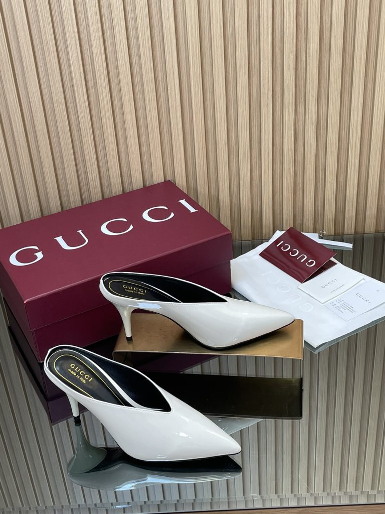 GUCCI グッチ ローファー 本革 ブラック ホワイト 通勤 通学 11.5cm インヒー…｜旅行に使いやすいシューズを写真で確認