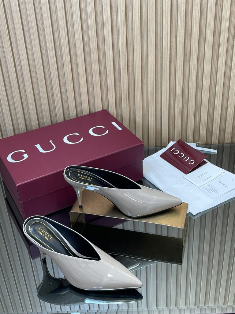 家族との外出にも休日にも寄せやすいGUCCIのコート