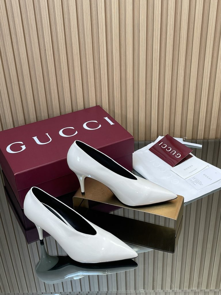 GUCCI グッチ フラットシューズ レースアップ シルク ブラック|週末に失敗しにくい見方