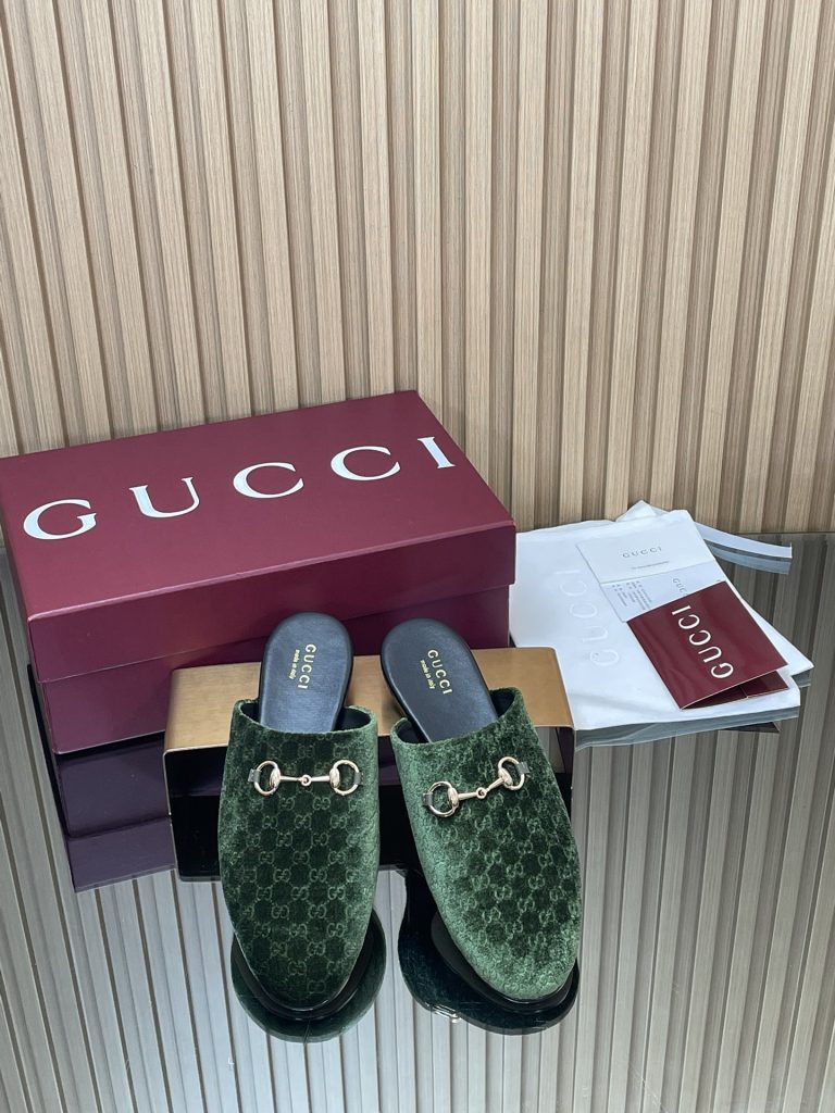 GUCCI グッチ フラットシューズ 本革 シルク ブラック｜旅行に使いやすいシューズを写真で確認