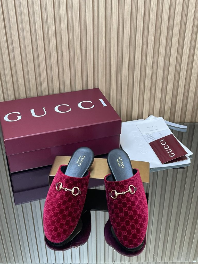 GUCCI グッチ フラットシューズ 本革 メンズ レディース|休日に使いやすさを写真で整理