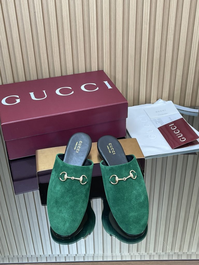 GUCCI グッチ フラットシューズ 本革 メンズ レディース グリーン｜旅行に使いやすいシューズを写真で確認