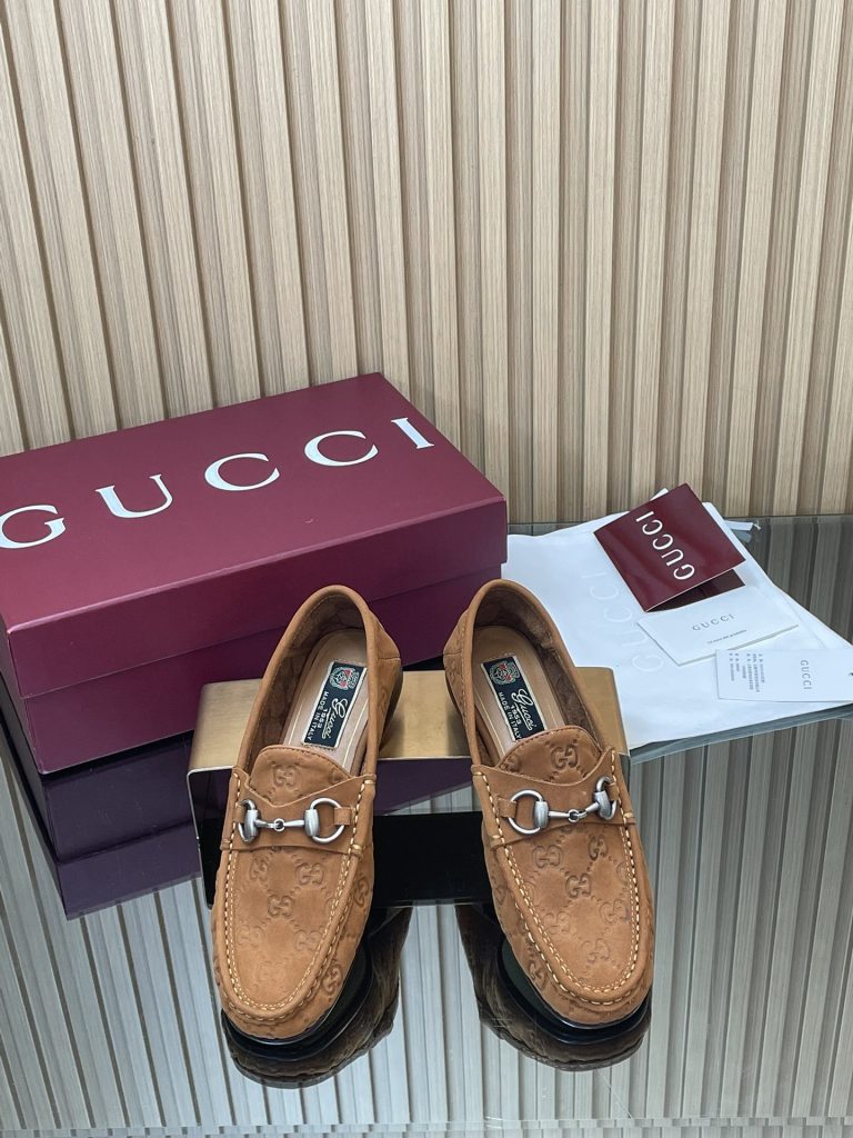 GUCCI グッチ ローファー 本革 通勤 通学 ブラック シューズ｜旅行の日に毎日に合わせるポイント