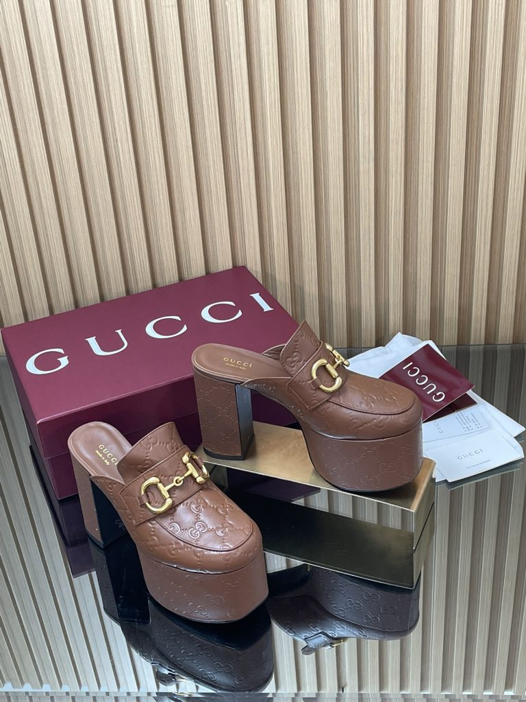 GUCCI グッチ フラットシューズ 本革 ブラック 5000|休日に使いやすさを写真で整理