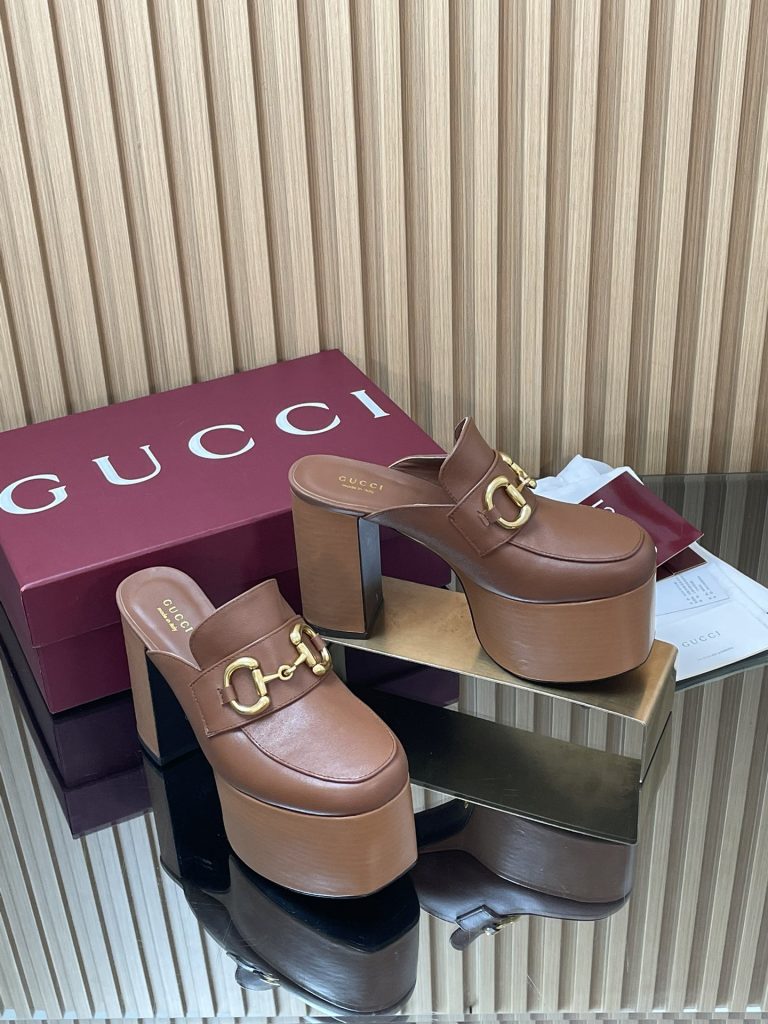 GUCCI グッチ フラットシューズ メンズ レディース 本革|雨の日に予算内で見たいポイント