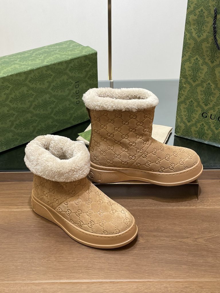 GUCCI グッチ ブーツ 本革 通勤 ブラック｜雨の日に使いやすいシューズを写真で確認
