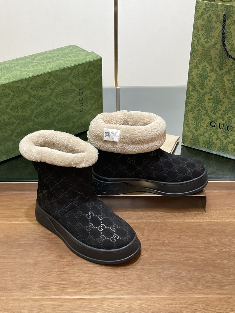 GUCCI グッチ ブーツ 本革 軽量 フラットシューズ ブラック｜週末に使いやすいシューズを写真で確認
