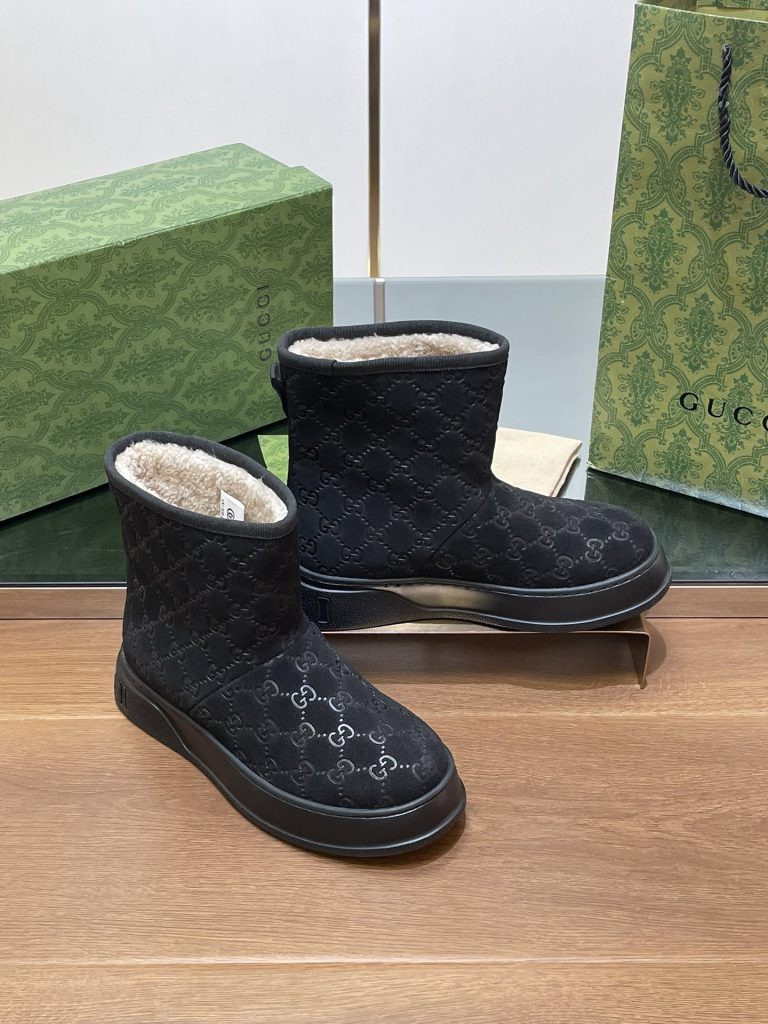 GUCCI グッチ ブーツ フラットシューズ 本革 保温 ブラック|旅行に使いやすいシューズを写真で確認