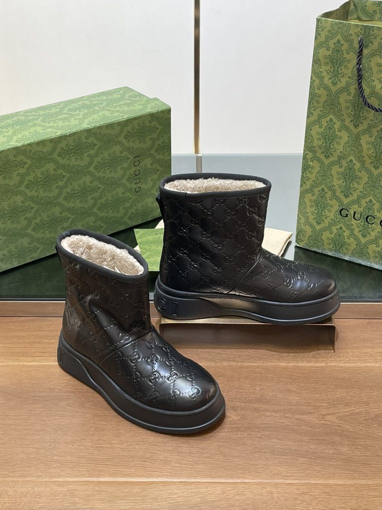 GUCCI グッチ ブーツ 本革 防水 ブラック シューズ｜旅行の日に毎日に合わせるポイント