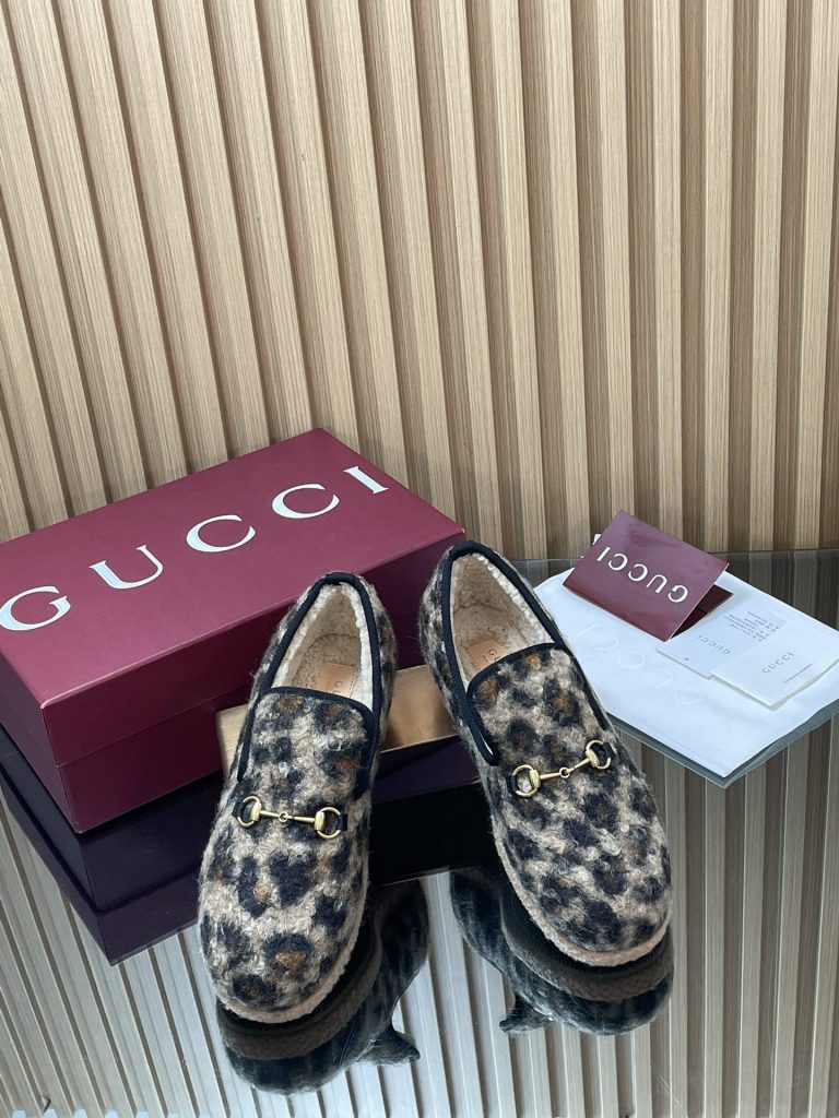 食事会目線で見るGucciの靴の印象