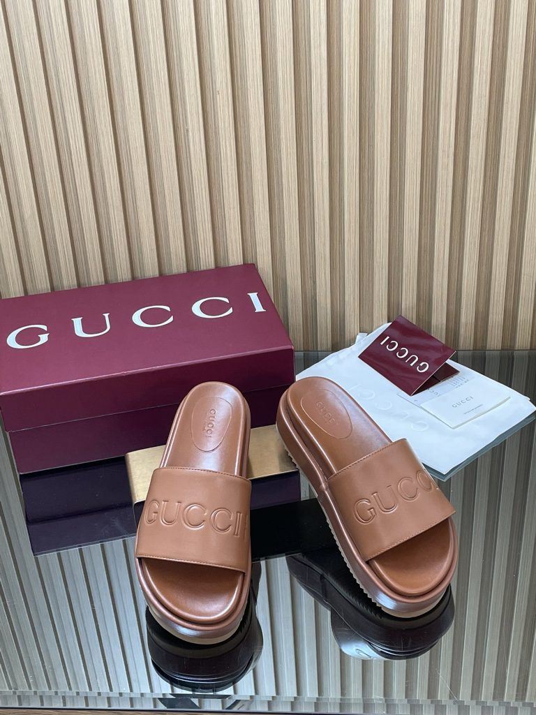 GUCCI グッチ フラットシューズ 本革 撥水 メンズ シューズ｜週末に失敗しにくい選び方