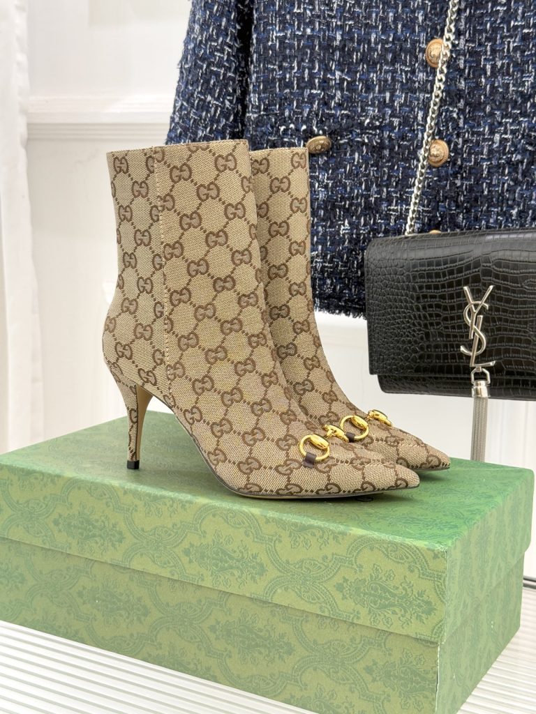 GUCCI グッチ フラットシューズ 靴 ブラック 00351｜週末に使いやすいシューズを写真で確認