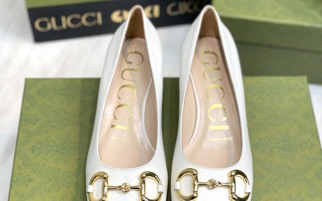 物価高でも選びやすい靴：Gucciを自然に取り入れる