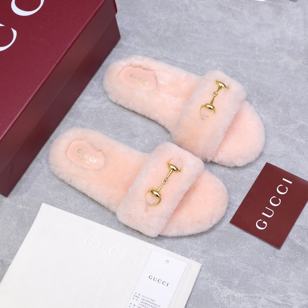 GUCCI グッチ フラットシューズ 本革 ファー ベージュ ライフスタイル小物｜毎日に失敗しにくい選び方