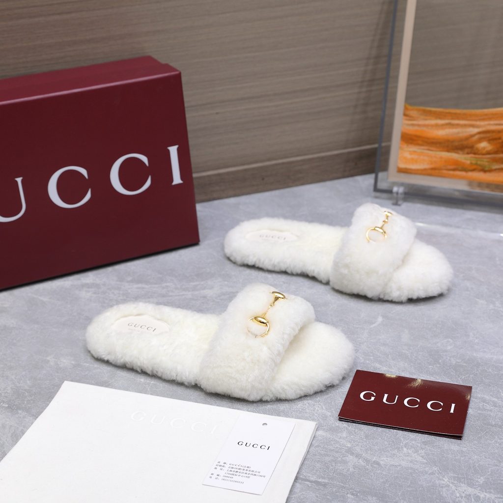 GUCCI グッチ フラットシューズ 本革 ファー ホワイト｜買い物の日に写真で選び方を確認