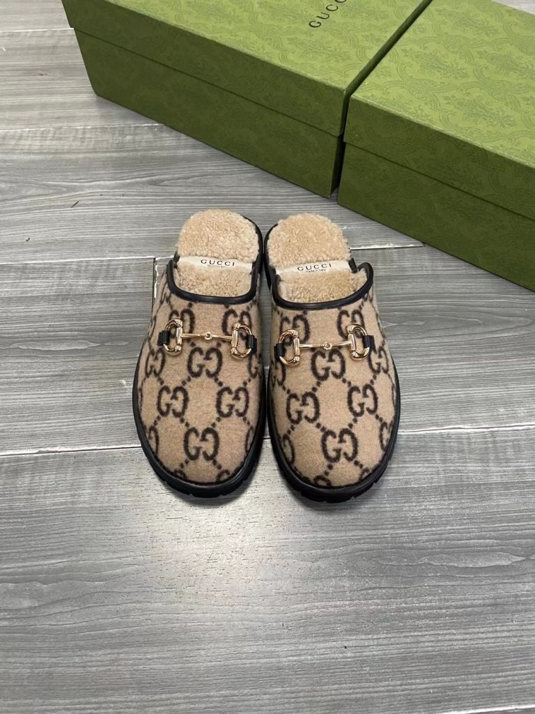 GUCCI グッチ フラットシューズ 本革 軽量 ブラック｜買い物に使いやすいシューズを写真で確認